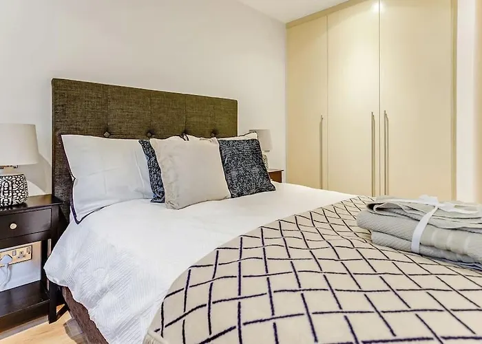 Spacious 1 Bedroom Apt Near Marble Arch